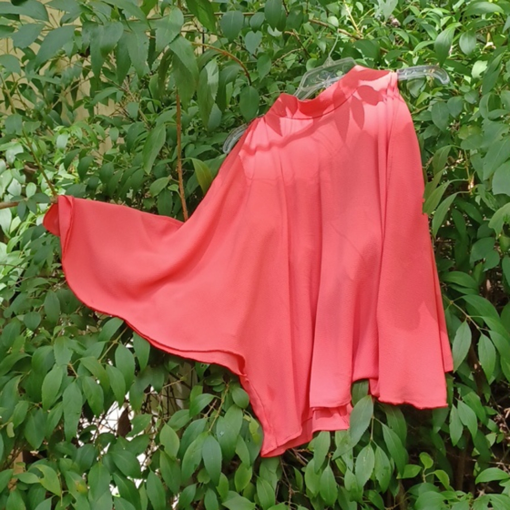 Love In top. - Picture 2 of 6